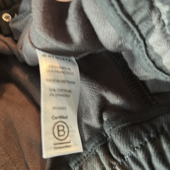 NWOT Athleta Camo Farallon Short, Olive Camo - Picture 10 of 10